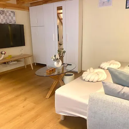 Quiet Cozy Center 2min Metro Sweetspot Apartment *