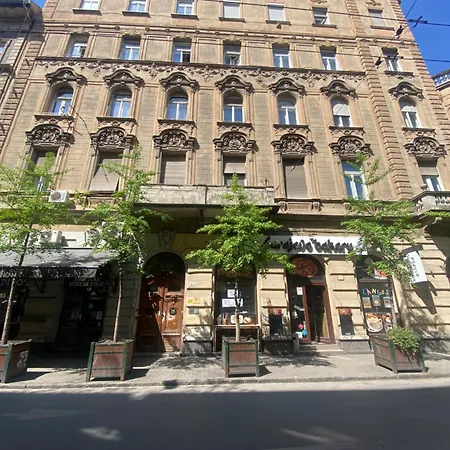 Quiet Cozy Center 2min Metro Sweetspot * Budapest