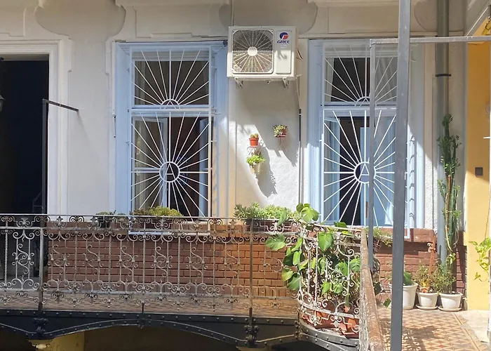 Sweet Spot Quiet Couple's 2min Metro Apartman Budapest